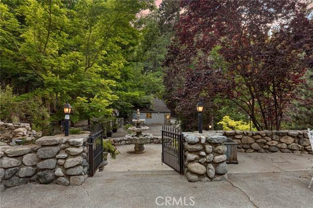 969 Oak Drive, Crestline CA: https://media.crmls.org/medias/337f7e18-4a7c-442a-9333-687fd6c45cb5.jpg
