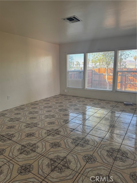 Detail Gallery Image 7 of 13 For 2135 Down, Riverside,  CA 92507 - – Beds | – Baths