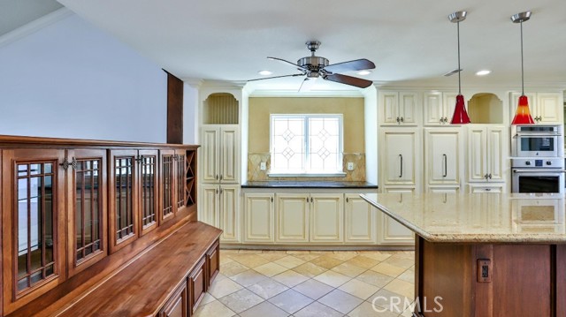 20931 Avenida Amapola, Lake Forest CA: https://media.crmls.org/medias/337ff78d-14ca-4f96-9037-1a8bf19d9afd.jpg