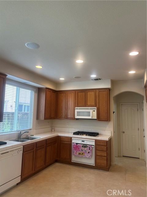 Detail Gallery Image 39 of 46 For 17385 Stone Celler Way, Lathrop,  CA 95330 - 4 Beds | 3 Baths