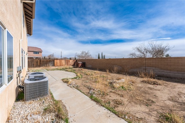 9143 Ocotillo, Hesperia CA: https://media.crmls.org/medias/338054dd-75b7-421b-9814-b7d51d9ad51d.jpg