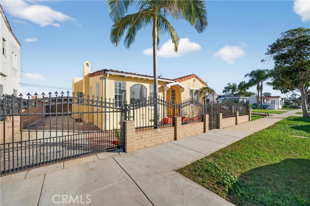 Detail Gallery Image 2 of 34 For 2232 Northside, Montebello,  CA 90640 - 2 Beds | 1/1 Baths