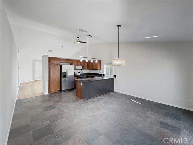 Detail Gallery Image 6 of 34 For 14412 Mountain High, Fontana,  CA 92337 - 3 Beds | 2 Baths