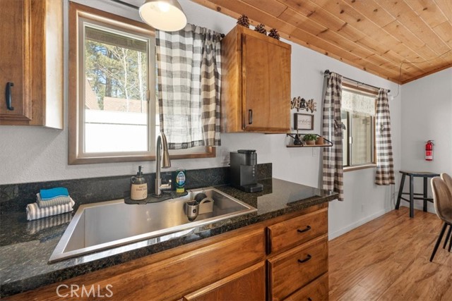 Detail Gallery Image 7 of 23 For 921 Wendy, Big Bear City,  CA 92314 - 2 Beds | 1/1 Baths