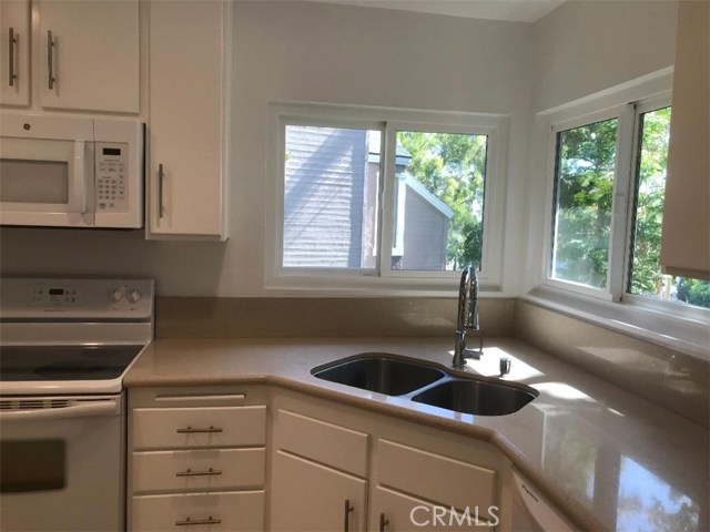 Detail Gallery Image 6 of 42 For 27 Highland, Irvine,  CA 92603 - 3 Beds | 2 Baths