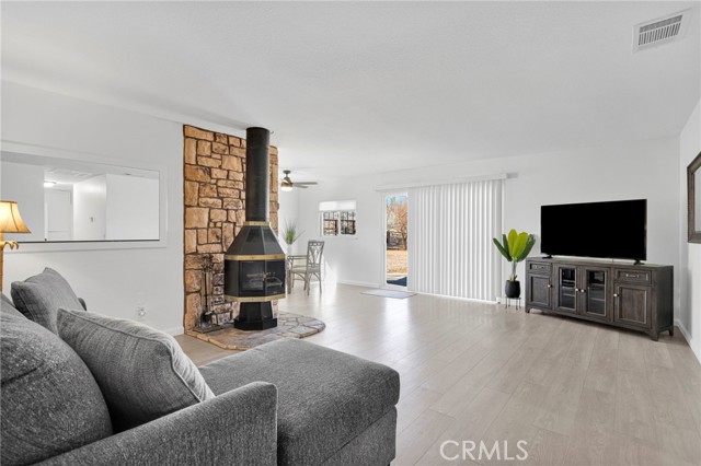 Detail Gallery Image 8 of 39 For 16020 Lime, Hesperia,  CA 92345 - 3 Beds | 2 Baths