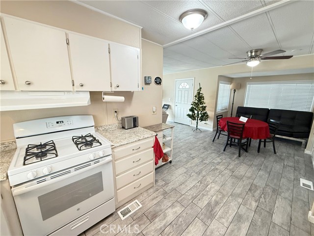 Detail Gallery Image 10 of 21 For 2205 Acacia #62,  Hemet,  CA 92543 - 2 Beds | 2 Baths