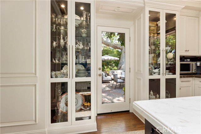 302 W Carter Avenue, Sierra Madre CA: https://media.crmls.org/medias/33846e63-ca09-4f6b-b4a5-eea1ab953546.jpg