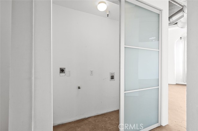 530 Molino Street, Los Angeles CA: https://media.crmls.org/medias/3385a167-4476-4f0a-b486-5fc277d22672.jpg