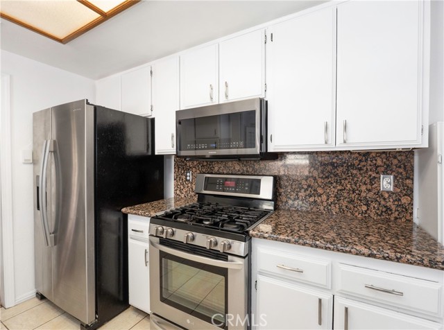 949 Dolly Drive, Lake Elsinore CA: https://media.crmls.org/medias/3386be7e-5c74-4e83-9a29-54a7341eb1d6.jpg