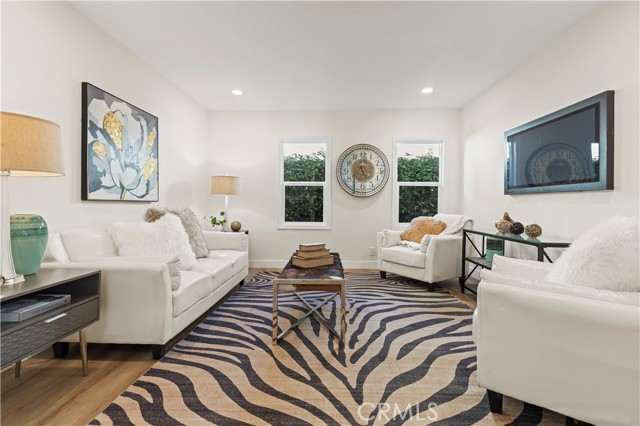 Detail Gallery Image 7 of 25 For 1028 Olmsted, Glendale,  CA 91202 - 4 Beds | 3 Baths