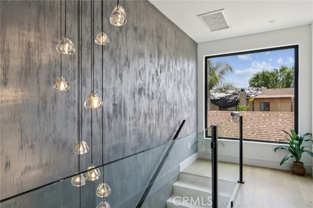 Detail Gallery Image 25 of 61 For 2227 N Lamer St, Burbank,  CA 91504 - 4 Beds | 4/1 Baths