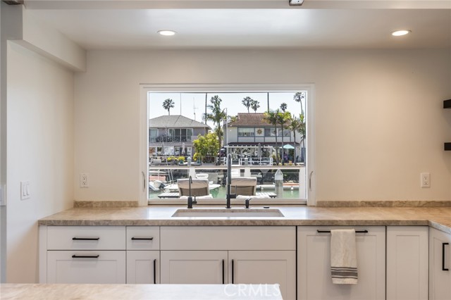 2823 Seahorse Avenue, Ventura CA: https://media.crmls.org/medias/3387a0a0-97a8-4e62-94b7-22f4a115f7f6.jpg