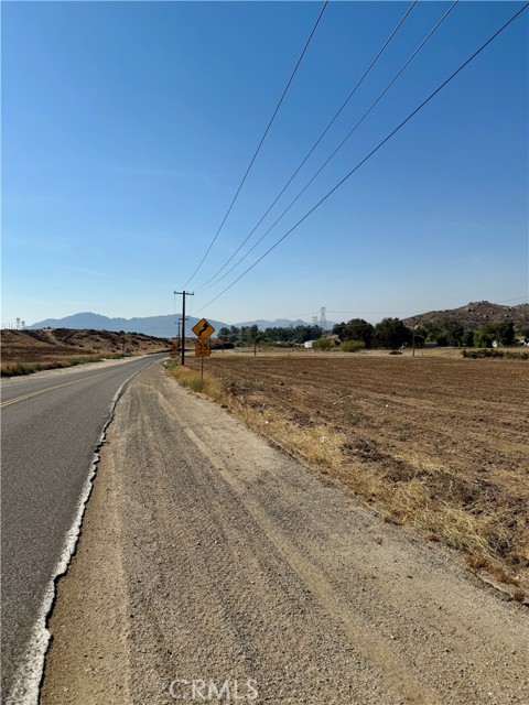 25 Juniper flats road, Nuevo CA: https://media.crmls.org/medias/3387a25b-acca-44c2-94ca-93c0c368e1ef.jpg