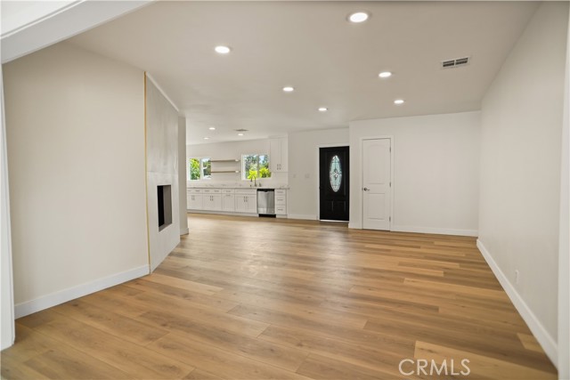 Detail Gallery Image 2 of 17 For 10324 Haskell Ave, Granada Hills,  CA 91344 - 3 Beds | 2 Baths
