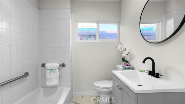 320 N Arizona Avenue, Los Angeles CA: https://media.crmls.org/medias/338a618c-4d33-4c81-8947-45e70a2ef7a5.jpg