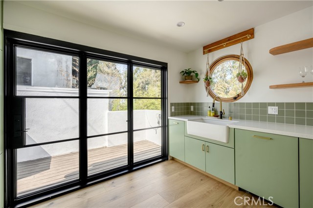 811 Maltman Avenue, Los Angeles CA: https://media.crmls.org/medias/338a69cc-406a-4508-9806-b82b248d6012.jpg