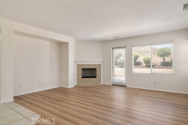 Detail Gallery Image 8 of 73 For 182 Monument, Perris,  CA 92570 - 5 Beds | 4/1 Baths