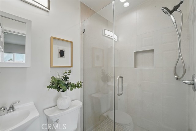 8142 Vantage Avenue, North Hollywood CA: https://media.crmls.org/medias/338af53f-a9f9-46ab-87da-854f7c1f06f9.jpg
