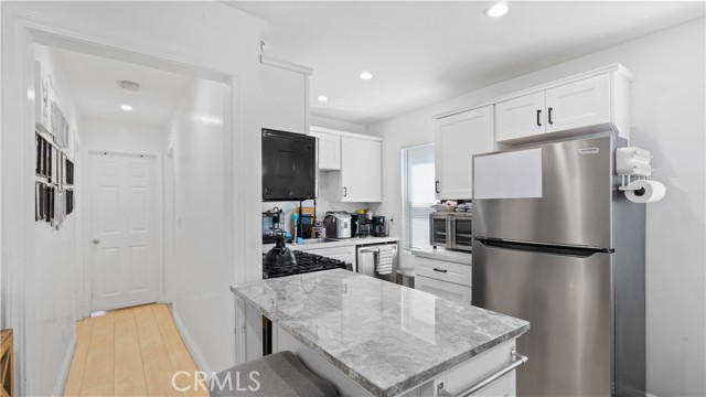 Detail Gallery Image 1 of 11 For 76 W Del Amo Bld, Long Beach,  CA 90805 - 2 Beds | 1 Baths