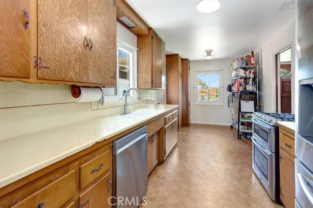 Detail Gallery Image 16 of 34 For 11111 Magda Ln, La Habra,  CA 90631 - 4 Beds | 2/1 Baths