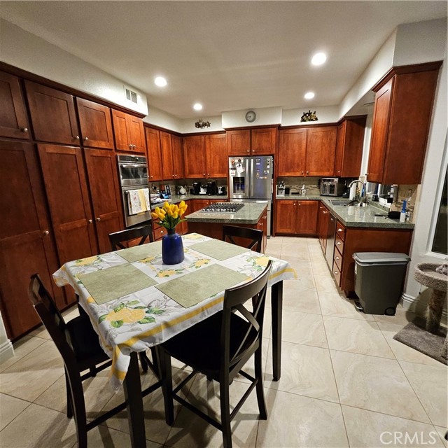 Detail Gallery Image 10 of 38 For 44 Blanco, Lake Forest,  CA 92610 - 4 Beds | 3 Baths