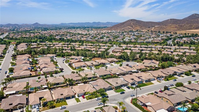 29409 Lake Hills Drive, Menifee CA: https://media.crmls.org/medias/338c418f-9ef6-4bda-aa37-3b39e68c0729.jpg