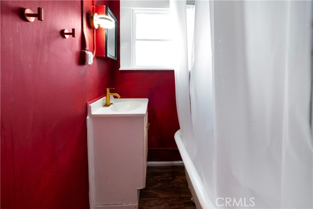 30 Dudley Ave, Venice CA: https://media.crmls.org/medias/338cac01-34b0-42d6-a80d-de49e506d6d2.jpg