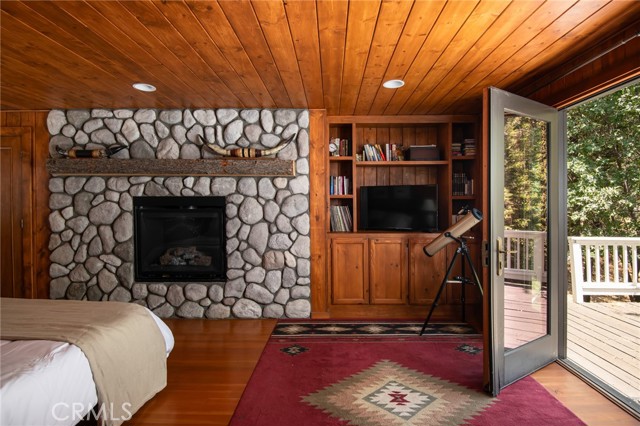 Detail Gallery Image 14 of 44 For 28819 North Shore Rd, Lake Arrowhead,  CA 92352 - 6 Beds | 6 Baths