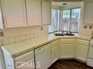 Detail Gallery Image 10 of 28 For 37733 Harvey St, Palmdale,  CA 93550 - 3 Beds | 3 Baths