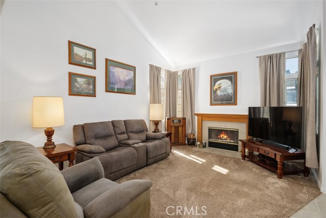 11467 Aberdeen Drive, Fontana CA: https://media.crmls.org/medias/338d7c47-af7e-440a-91b9-21625b40a37e.jpg