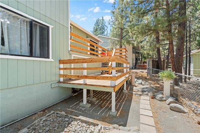 1876 Sparrow Road, Wrightwood CA: https://media.crmls.org/medias/338e43f8-f3cb-40cb-b924-86a5ce88e301.jpg