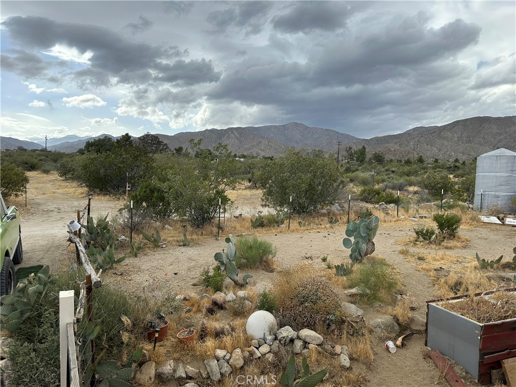 https://media.crmls.org/medias/338e6142-96b8-4c8c-b50d-3f68b262960b.jpg?preset=X-Large