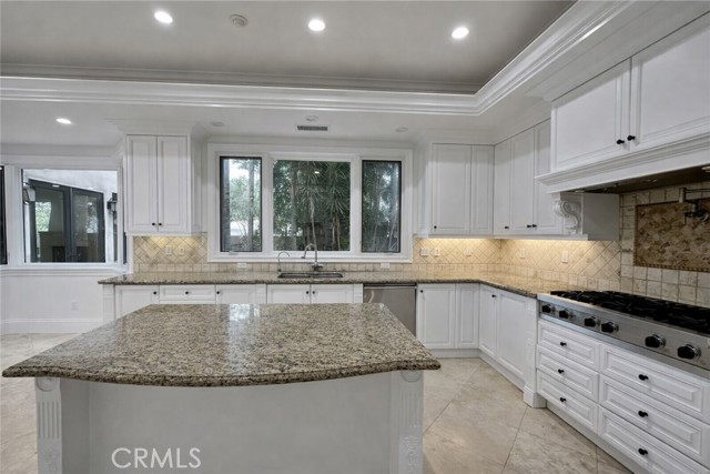 Detail Gallery Image 7 of 17 For 258 Santa Isabel Ave, Costa Mesa,  CA 92627 - 5 Beds | 5/1 Baths