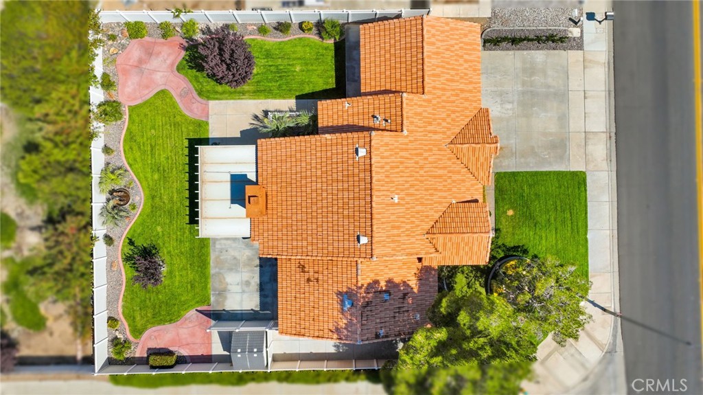 https://media.crmls.org/medias/338fa751-00f7-44ac-b26e-4e966702622f.jpg?preset=X-Large