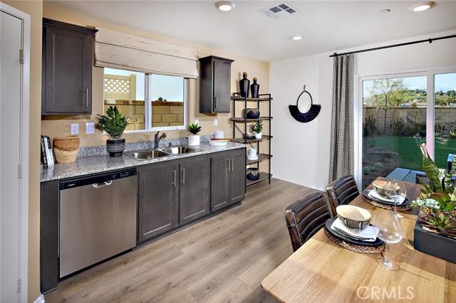 Detail Gallery Image 6 of 18 For 8491 Peachwillow Ct, Jurupa Valley,  CA 92509 - 4 Beds | 2/1 Baths
