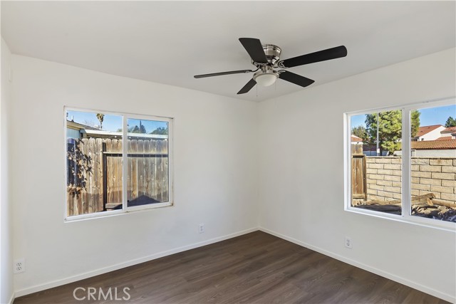 700 E Washington Street, Colton CA: https://media.crmls.org/medias/33903061-0a15-4268-bfbd-40633b6c2684.jpg