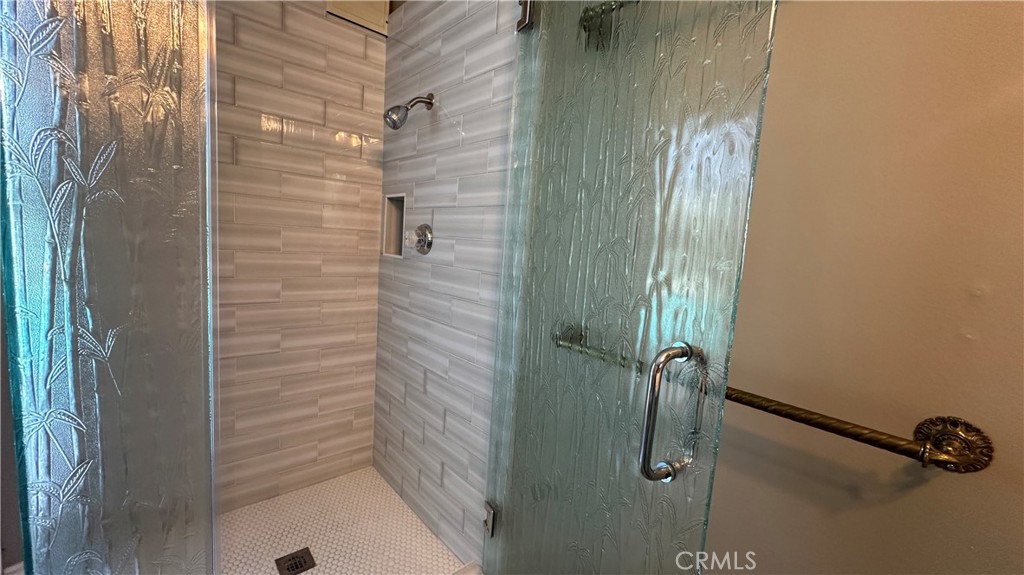 https://media.crmls.org/medias/33908095-2715-464a-8eba-4edb5c71f486.jpg?preset=X-Large