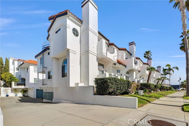 Detail Gallery Image 32 of 36 For 200 N Catalina Ave #F,  Redondo Beach,  CA 90277 - 3 Beds | 3 Baths