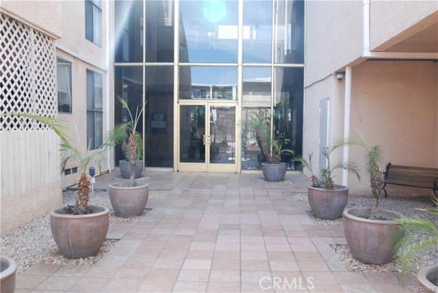 1 Bed Home for Sale in Encino, California