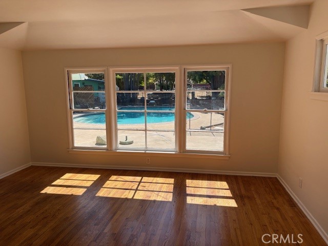 Detail Gallery Image 8 of 22 For 22354 Burbank Bld, Woodland Hills,  CA 91367 - 2 Beds | 1/1 Baths