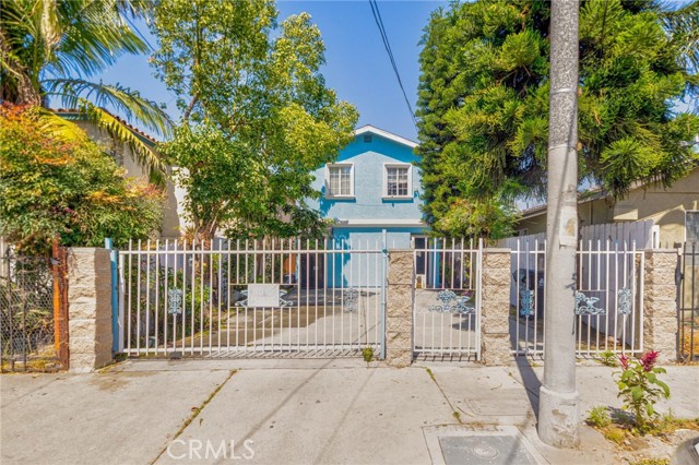 9203 Beach Street, Los Angeles CA: https://media.crmls.org/medias/339399d2-62ab-4df7-a24a-b19e80a96eb7.jpg