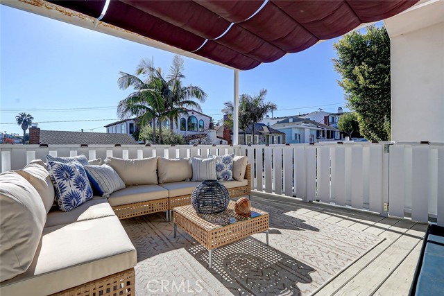 527 24th Street, Manhattan Beach, California 90266, 4 Bedrooms Bedrooms, ,2 BathroomsBathrooms,Residential,For Sale,24th,SB24215876