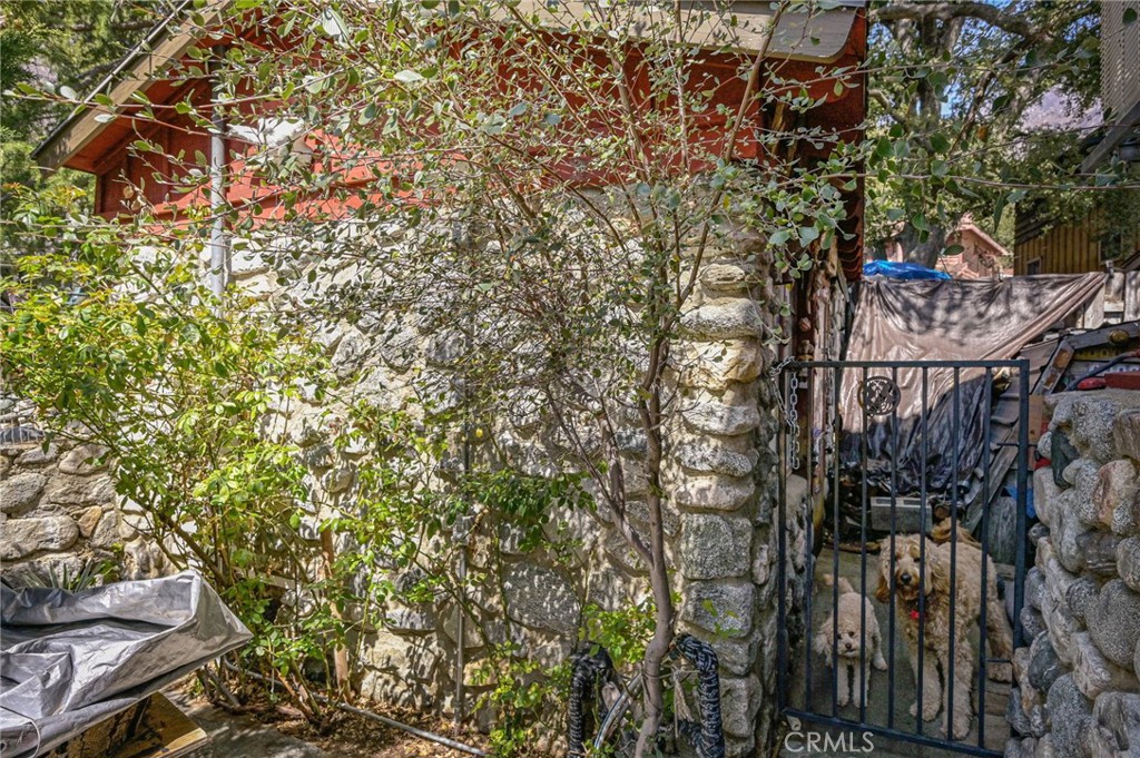 https://media.crmls.org/medias/33945cb3-9fef-476e-93be-823afedf7098.jpg?preset=X-Large