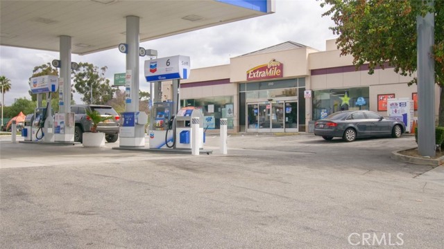 250 Atlantic Boulevard, East Los Angeles CA: https://media.crmls.org/medias/3394ae4d-15be-4675-857b-6daf88e77385.jpg