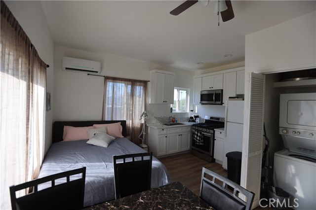 1526 E 1st Street, Los Angeles CA: https://media.crmls.org/medias/33950893-a6a0-4bde-8241-d77ddf1248b4.jpg