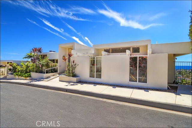 1284 Coronado Drive, Laguna Beach CA: https://media.crmls.org/medias/33953412-5cfd-4706-b939-2377d3069935.jpg