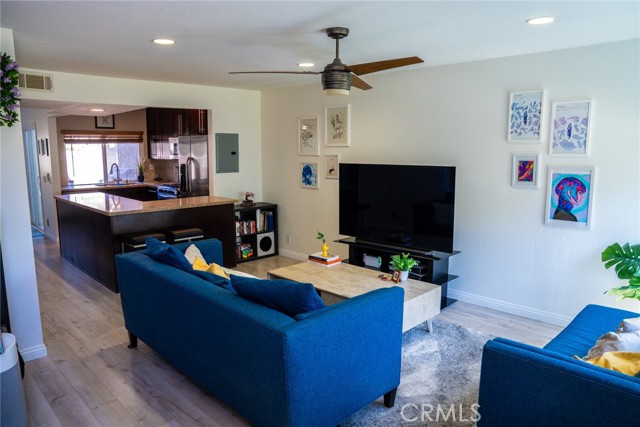 54 Oval Road, Irvine CA: https://media.crmls.org/medias/339553e1-4413-4099-809d-4791f33571a4.jpg