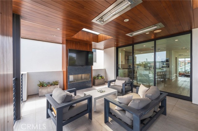 Detail Gallery Image 13 of 37 For 468 30th St, Manhattan Beach,  CA 90266 - 5 Beds | 5/1 Baths