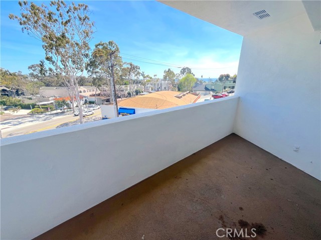100 Cliff Drive, Laguna Beach CA: https://media.crmls.org/medias/33957090-8219-4595-8024-10e554be8376.jpg